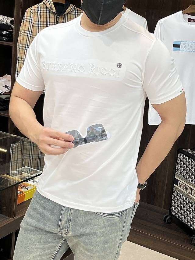 Mainly Promotes Stephen's New Autumn And Winter Products. Round Neck Short Sleev