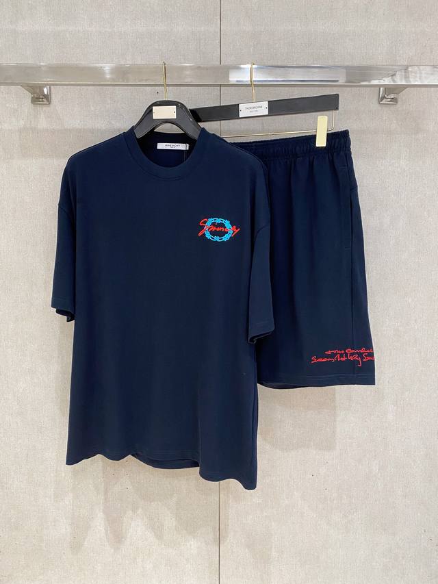 25Ss Givenchy Heavyweight Round Neck Short-Sleeved T-Shirt And Shorts Set Is