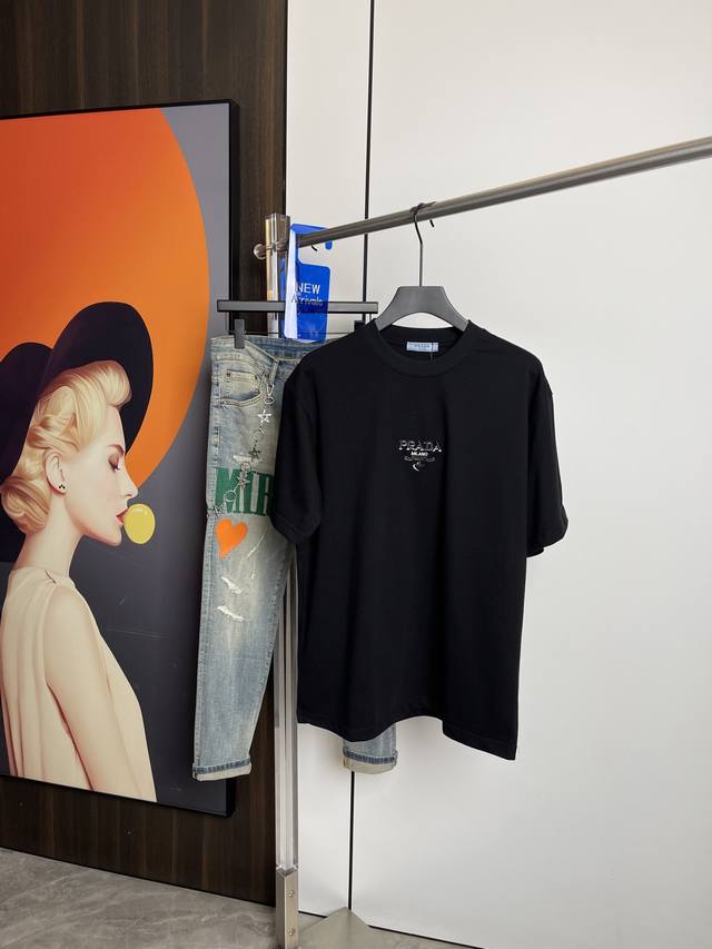 Prada 2025 Summer New Short-Sleeved T-Shirt With One-To-One Original Printing. T