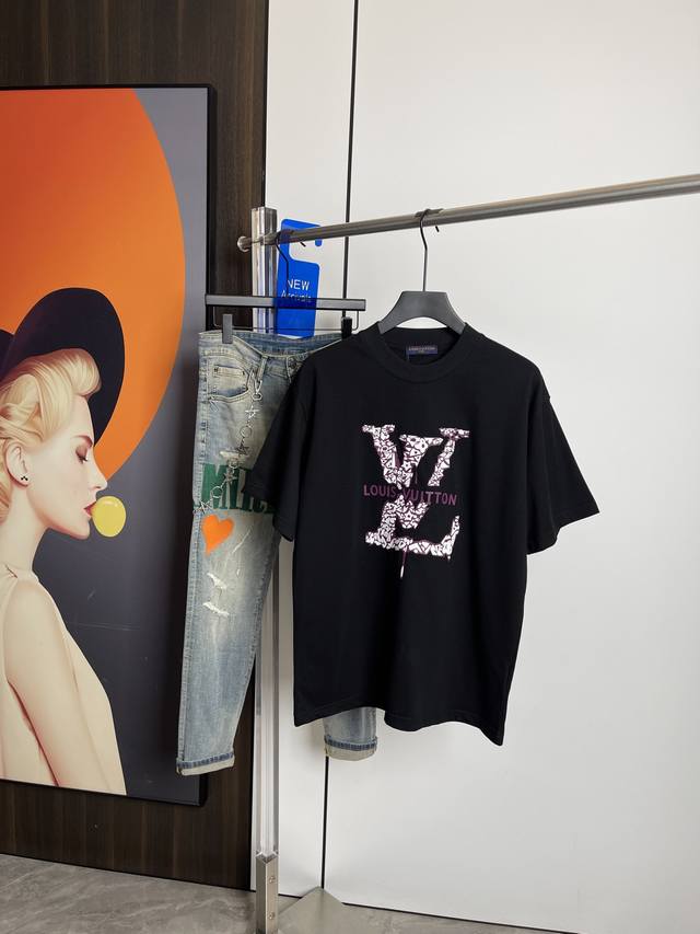 lv2025 Summer New Short-Sleeved T-Shirt With One-To-One Original Printing. Th