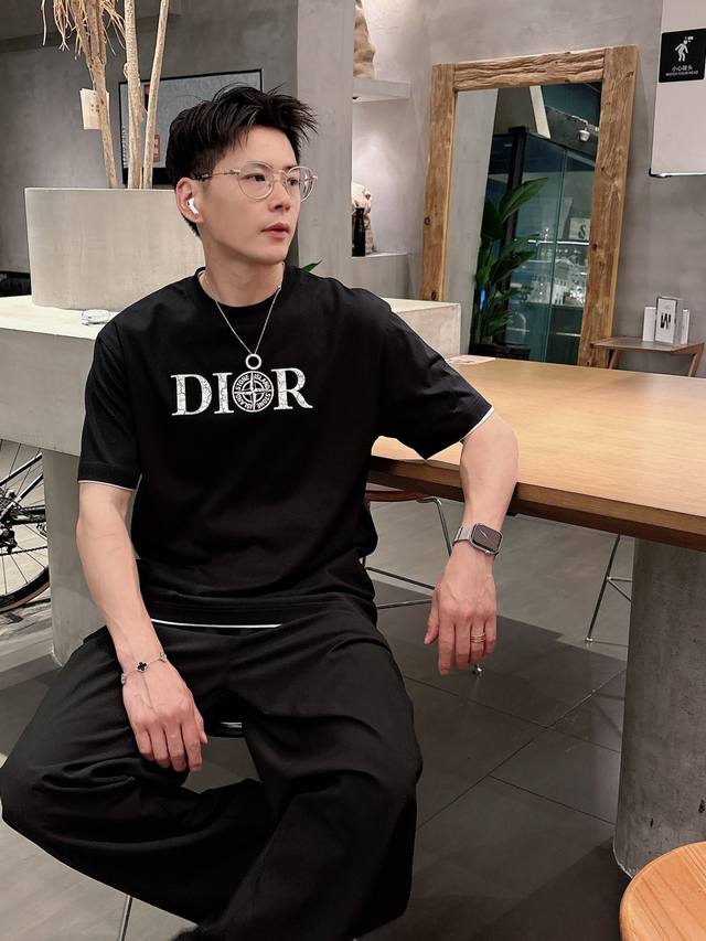 Dior 2025 Spring And Summer New Unisex Short-Sleeved T-Shirts, Customized With E