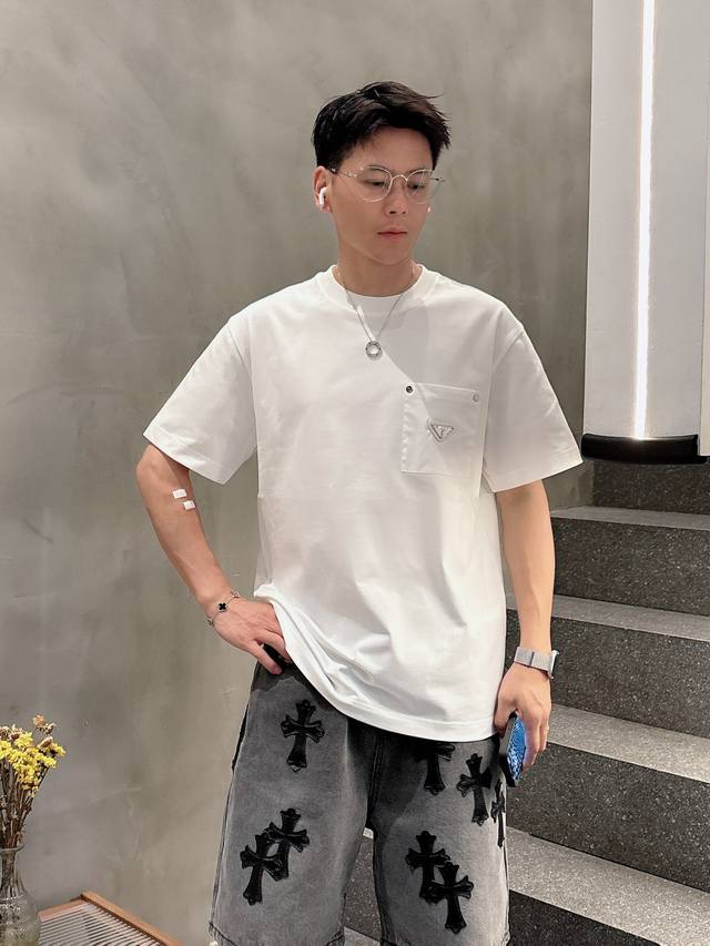 Prada 2025 Spring And Summer New Men's And Women's Short-Sleeved T-Shirts Are Cu