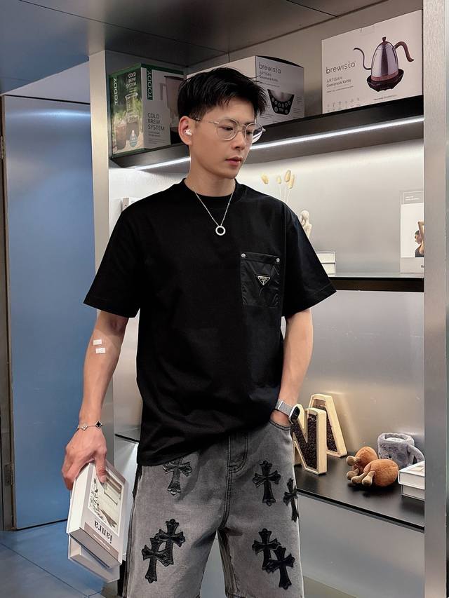 Prada 2025 Spring And Summer New Men's And Women's Short-Sleeved T-Shirts Are Cu