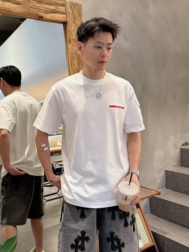 Prada 2025 Spring And Summer New Men's And Women's Short-Sleeved T-Shirts Are Cu