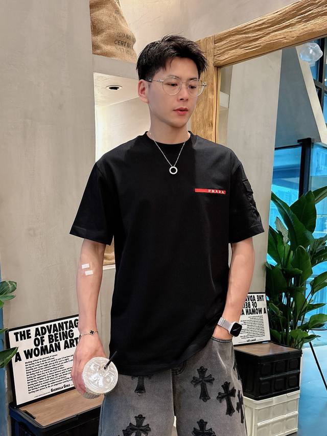 Prada 2025 Spring And Summer New Men's And Women's Short-Sleeved T-Shirts Are Cu