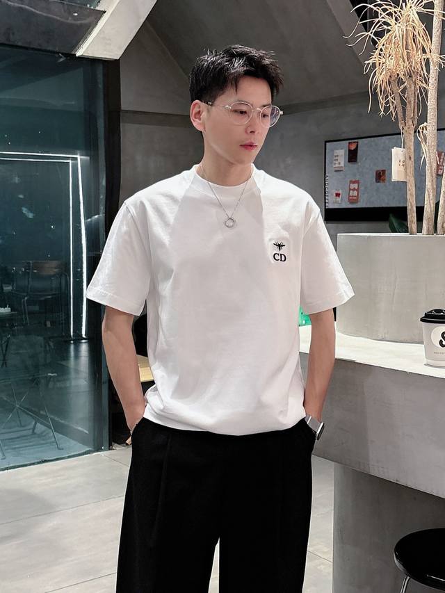 Dior 2025 Spring And Summer New Unisex Short-Sleeved T-Shirts, Customized With E