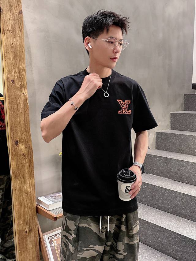 lv 2025 Spring And Summer New Style Short-Sleeved T-Shirt For Men And Women,