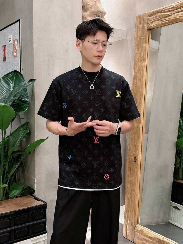 lv 2025 Spring And Summer New Style Short-Sleeved T-Shirt For Men And Women,