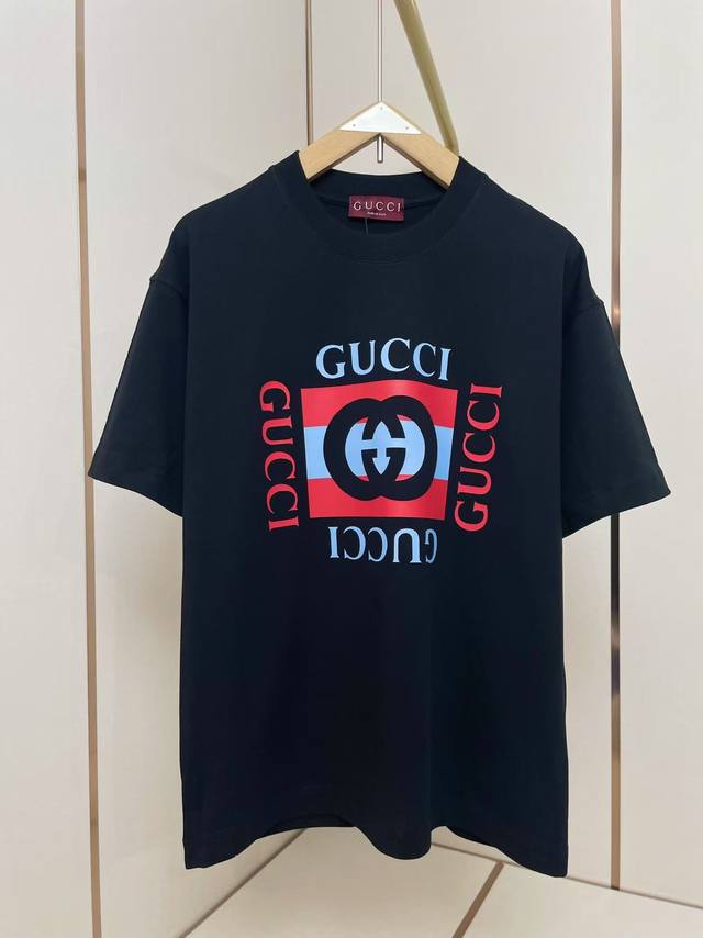 gucci2025 New Double Gt Shirt The Contrasting Colors On The Chest Create A Th