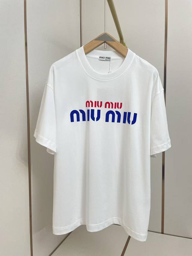 miumiu2025 New Flocked Letter T-Shirt Red And Blue Contrast Design Simple And