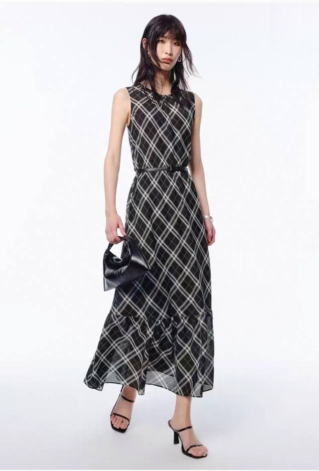 Dress The Same Style As The Mall, High-End Custom-Made With A Separate Small Sli