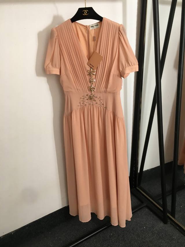Style No. 20252980 Miumi* New Heavy Diamond V-Neck Waist Short Sleeve Dress Pink