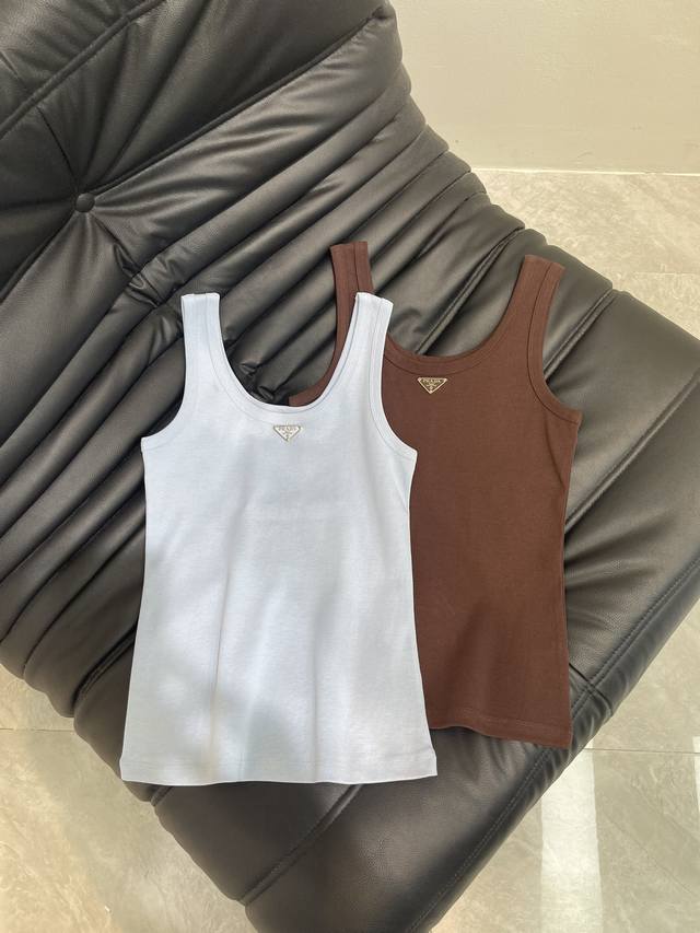 25 New Ribbed Plain Classic Triangle Logo Regular Fit Vest Made Of Ribbed Pla