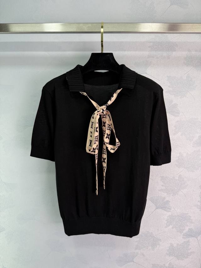 louis Vuitto*Black Short-Sleeved Knitted Top With Unique Bow Tie Design, Fash