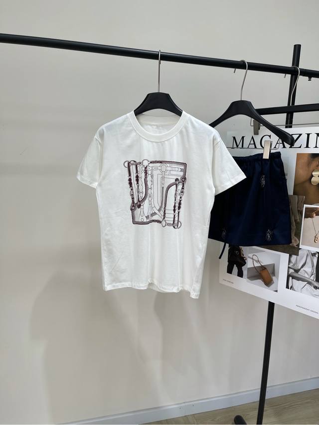 her Old Money Style Chain Printed Short Sleeve T Fabric: Cotton Color: White