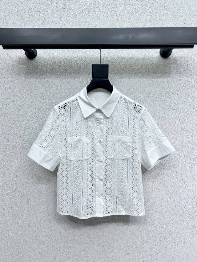 ce*Water-Soluble Flower Short-Sleeved Top Is Classic And Stylish. It Can Be P