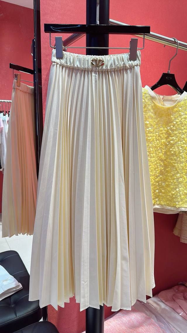 valentinevalentino 's Latest Pleated Skirt Original One-To-One Custom A Versa
