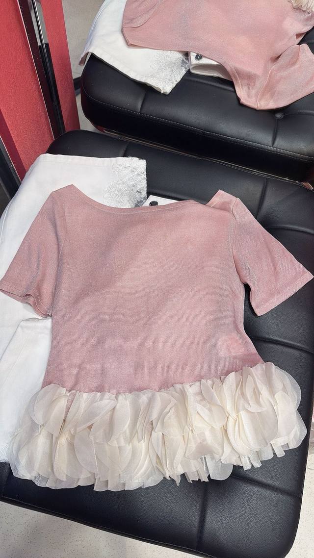 Acetate Ice Silk One-Shoulder Top Is Very Beautiful. The Fabric Is Thin And Soft