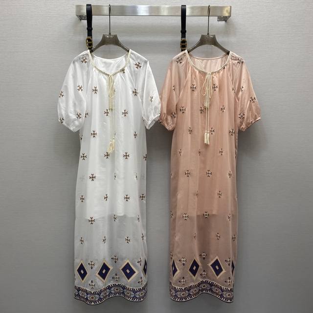 di*25Ss Heavy-Duty Embroidery Exquisite Round Neck Lace-Up Design Dress With