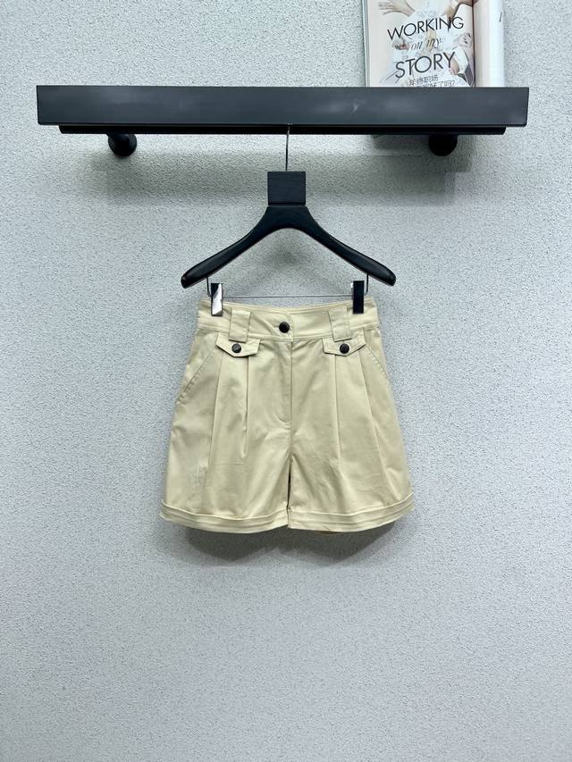 l A Series Of Suit Shorts From The Family. Classic And Age-Reducing Single Pr