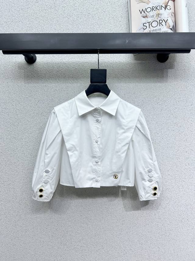 l's Series Of Short Shirts Are Classic And Age-Reducing Items. The Design Is