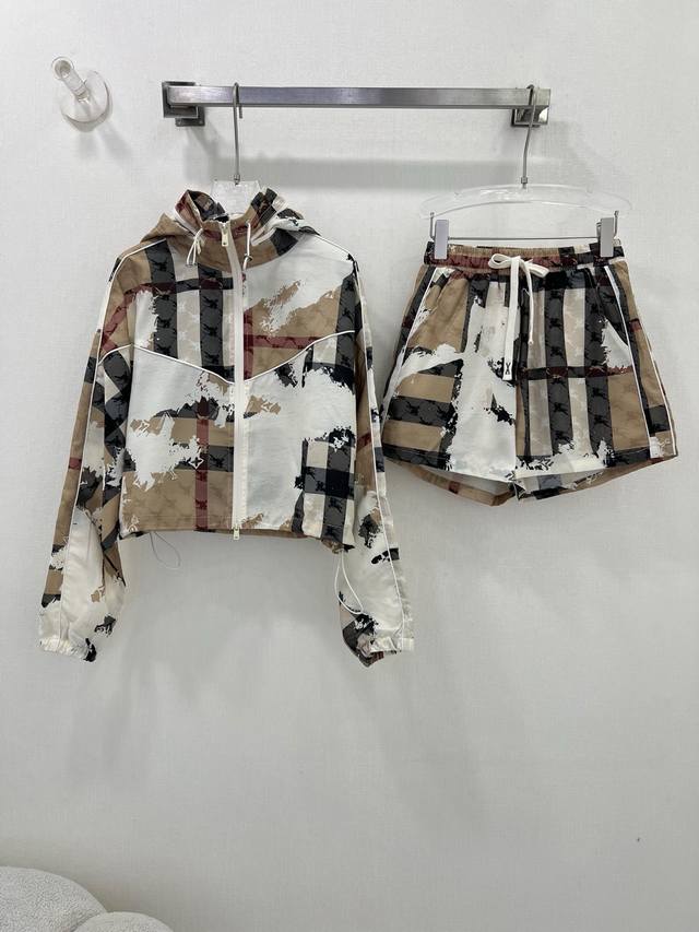 burberr*25 New Sun Protection Jacket With High Waist Shorts Classic Warhorse