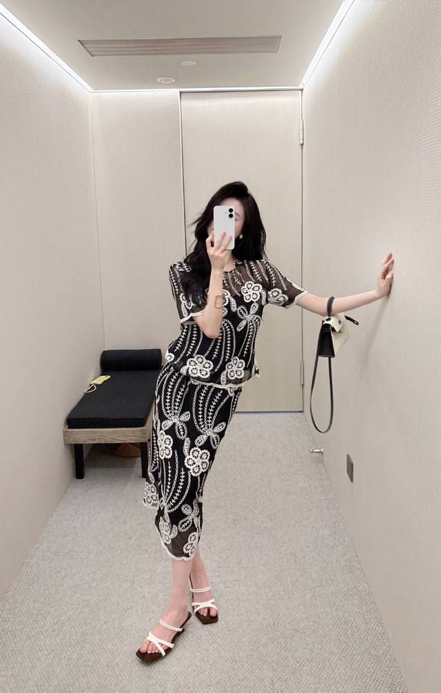 Suit New Fashion Embroidery Suit Simple Fashion Shows Noble Elegance And Tempera
