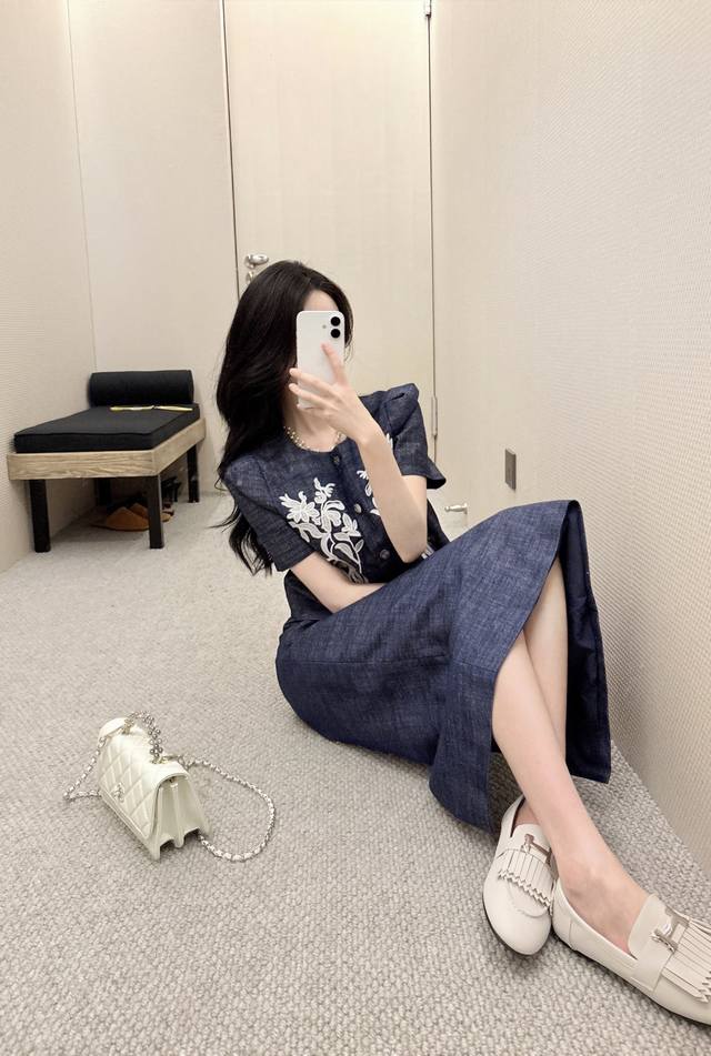 Suit New Fashion Embroidered Denim Jacket And Skirt Suit Is Very Beautiful And D
