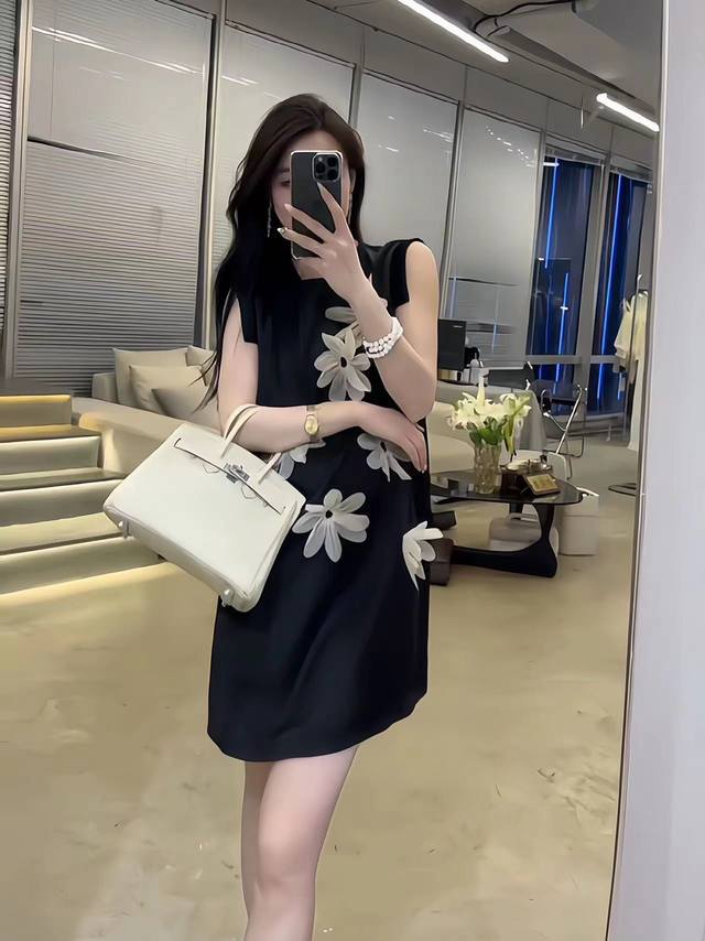 Dress Hot Style French High-End Celebrity Temperament Hepburn Style Flying Sleev