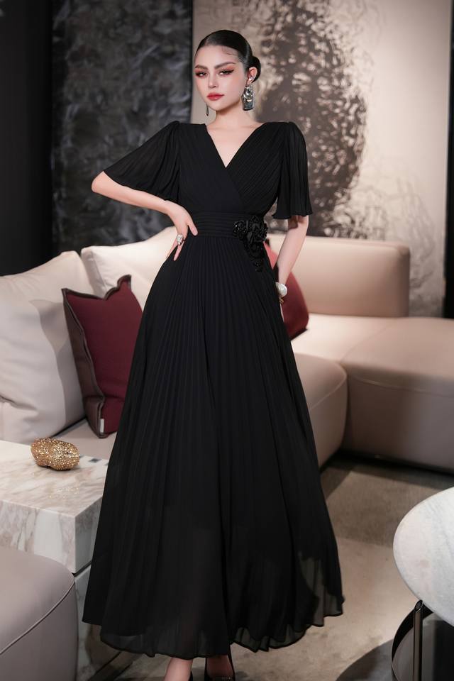 Dress V-Neck Design Outlines The Neck Line Short Sleeves Light Waist Exquisite F