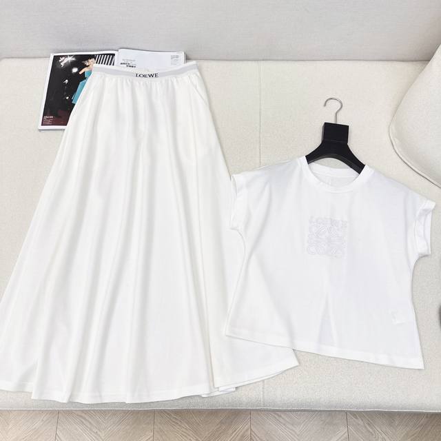 loe 25Ss The Latest Fashionable Casual Suit For Spring And Summer. Round Neck