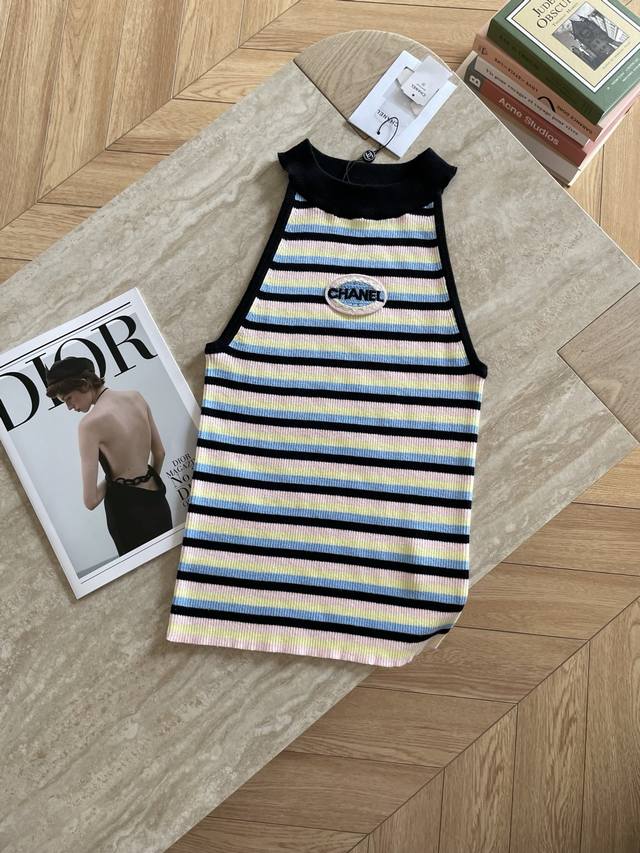 25 Summer New Style Chanel Contrast Striped Knitted Halter Top With Logo Embr