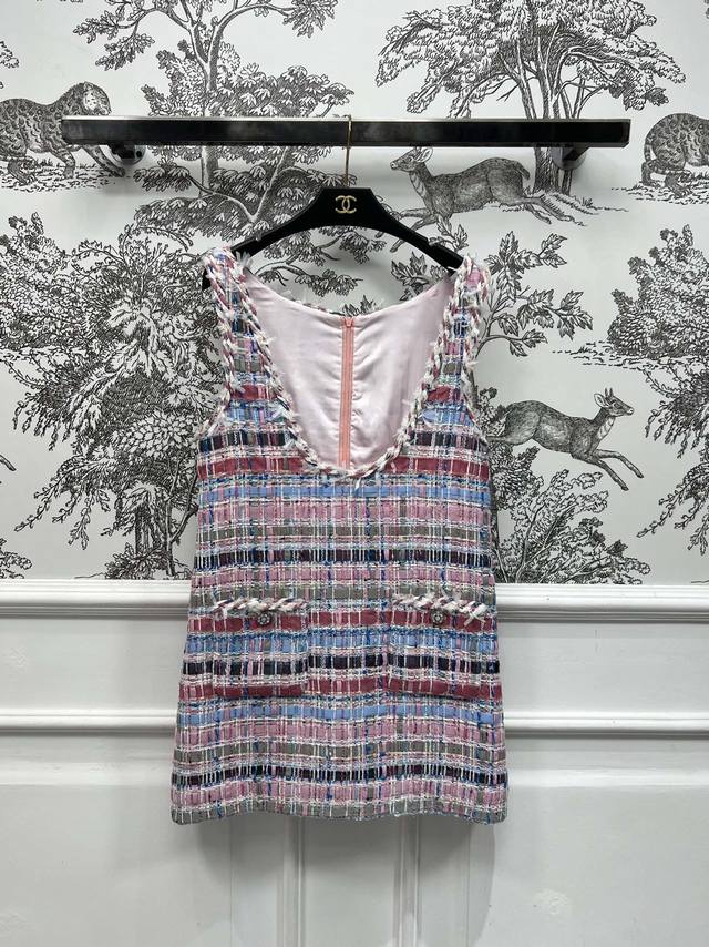 Chanel Style 25 Spring And Summer New Color Woven Tweed Series Large U-Neck Vest