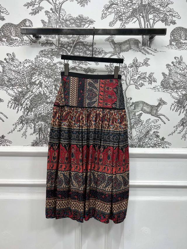 25 Spring And Summer New Retro Pattern Skirt The Skirt Is Full Of Classic Ret
