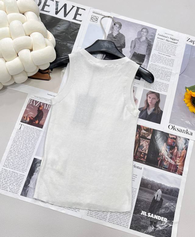 fendi25Ss New Spring And Summer Knitted Round Neck Vest, Classic Double Ff Ho