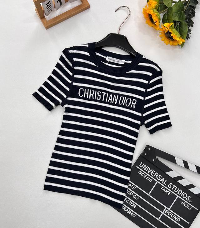 dior's New Striped Letter Jacquard Knitted Short-Sleeves. The Classic Black A