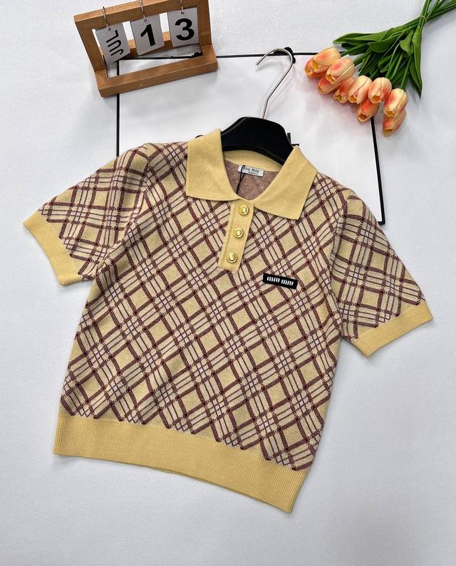 miumiu The New Diamond-Shaped Polo Collar Knitted Short-Sleeved Shirt Is A Ra