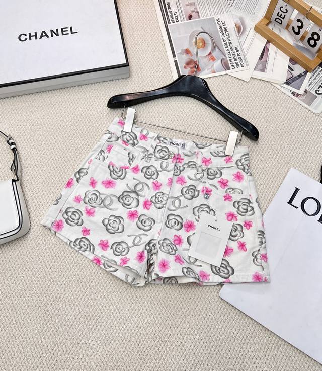 chanel2025 New Arrivals, Hand-Painted Camellia Denim Shorts, Latest Ski Serie