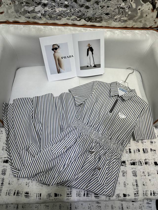 prada* 25Ss New Style Dress Striped Color Matching Waist Design Classic Trian