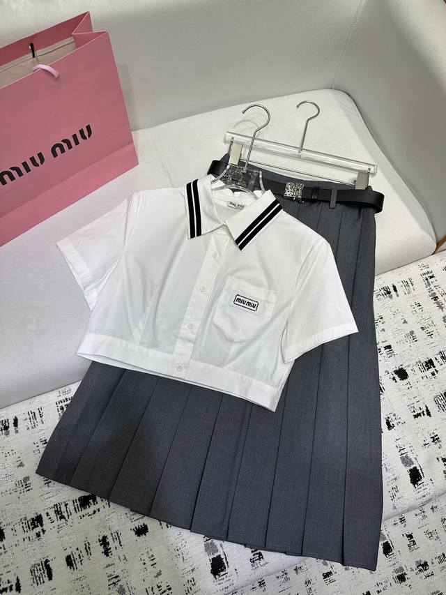 miumiu* 25Ss New Short Shirt Pleated Skirt Suit With Belt Simple And Generous