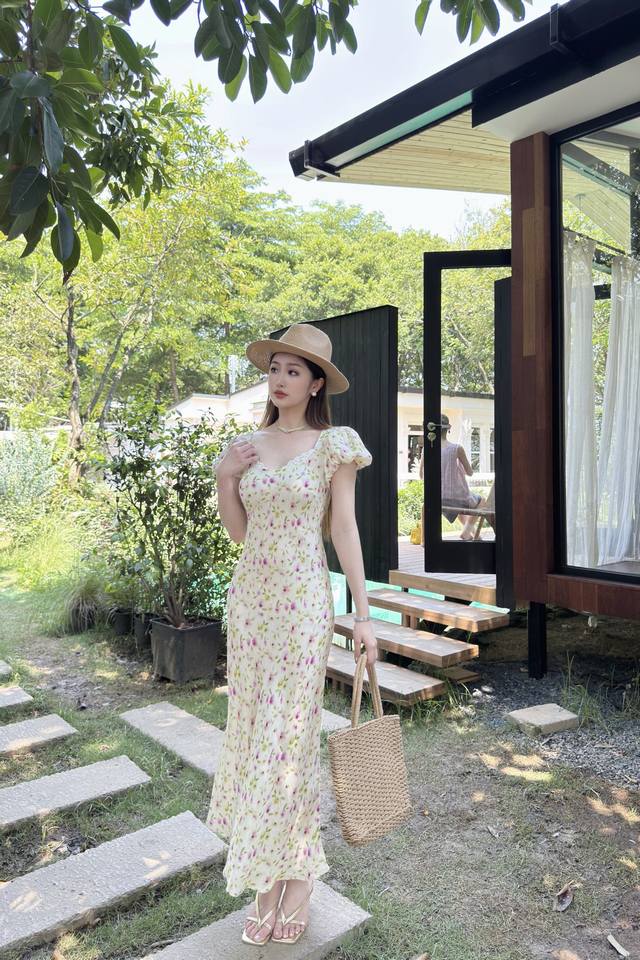 New Summer Style French Puff Sleeve Cream Floral Dress Customized Fabric Is Soft