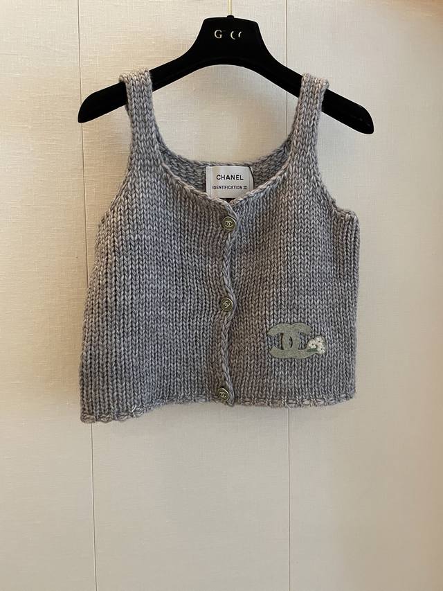 ccvintage New Short Knitted Buttoned Vest Three-Dimensional Knitted Texture S