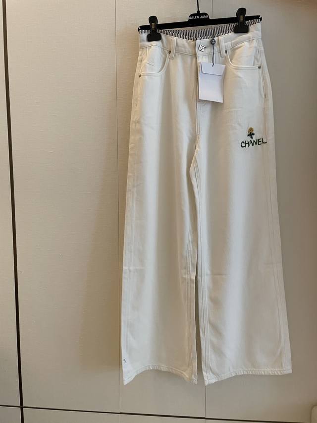 cc Vintage White Straight Jeans A Classic Item For All Seasons The Straight C
