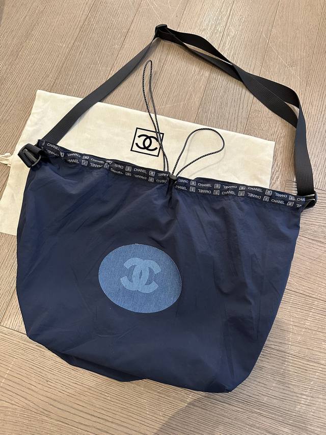cc Second-Hand Shoulder Bag Is So Pretty. It Has A Large Capacity And Can Hol