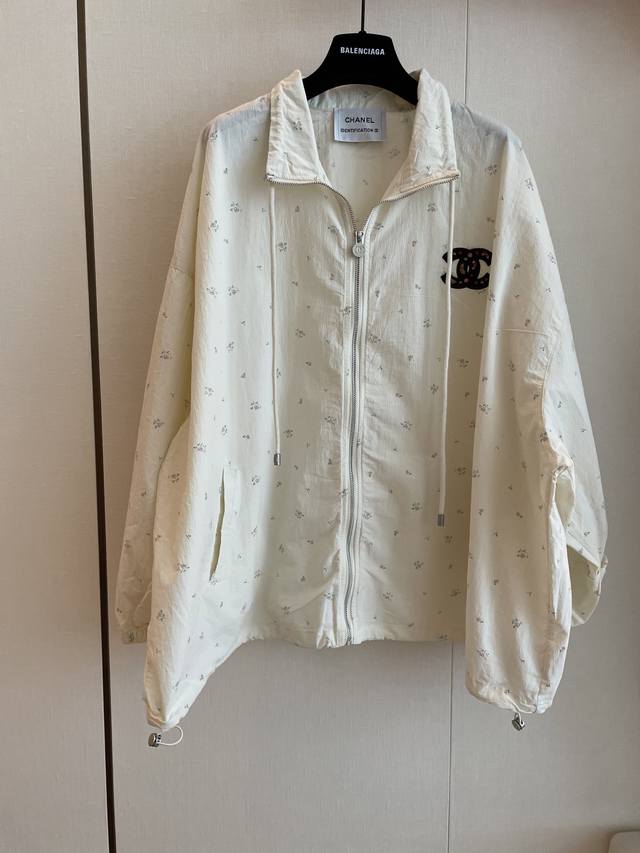 cc Chane's New Floral Jacket Uses An Os Loose Version, Lazy And Flesh-Coverin