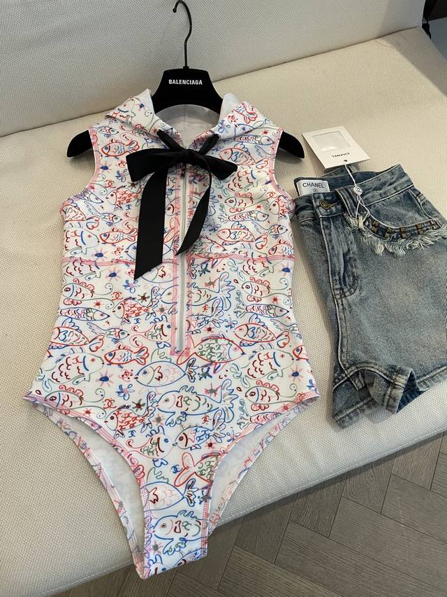 cc25 Early Spring New Graffiti Print Hooded Swimsuit | Exclusive Yb Developme