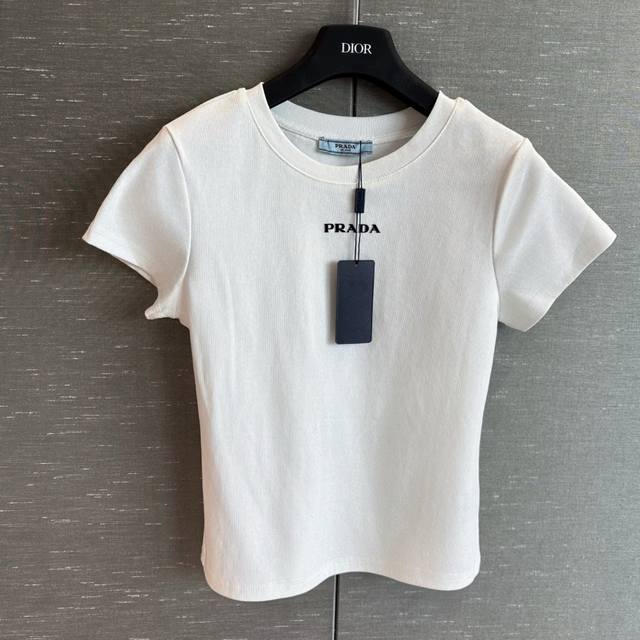 New Release 25Ss New Short-Sleeved Tee With Small Logo Decoration. Fresh And Ver