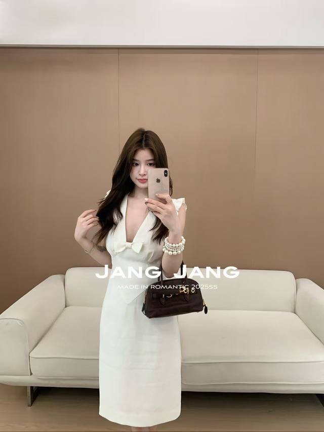 5866# Dress New Arrival. Lotus Leaf Lace V-Neck Dress Unique Girlish Romance