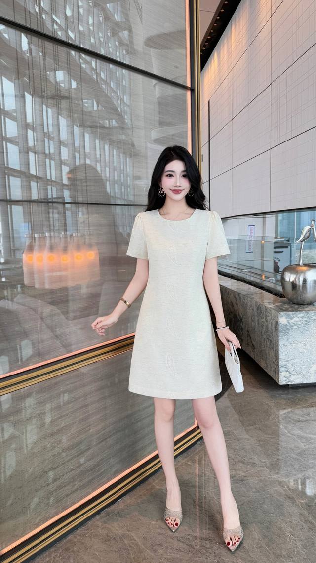 Dress Green Apricot S~Xxl 5 Sizes~2025 New Loose Type Heavy Round Neck Embroider
