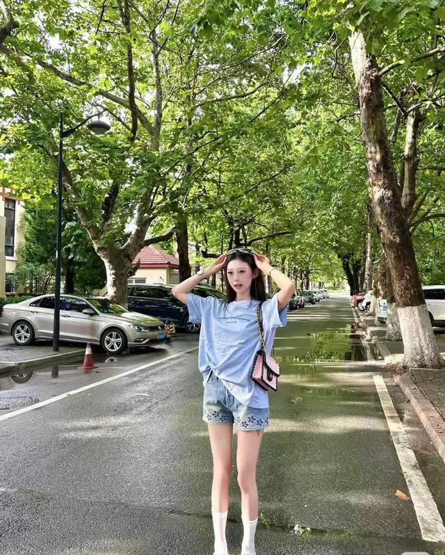 New Style No.:82642 Chane 25 Summer New Hem Embroidered Camellia Craft Denim Sho